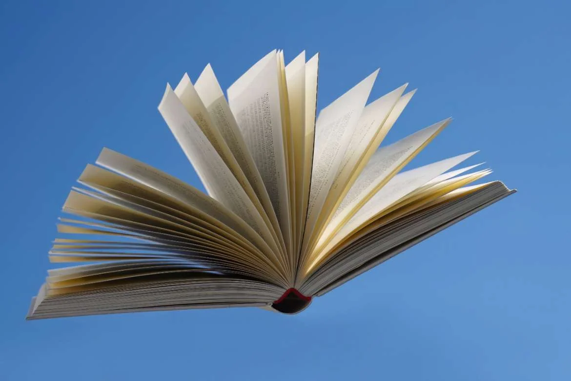 Libro fondo azul